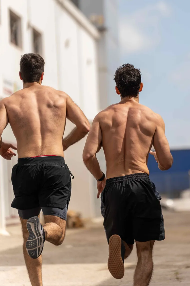 Atletas entrenando CrossFit y HYROX en HYBRYD Mallorca
